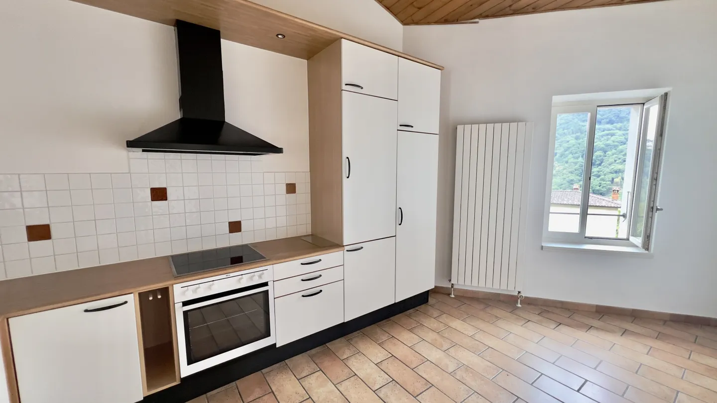 SPACIOUS 3.5-ROOM DUPLEX IN THE HEART OF PURASCA - Photo 3 of 11
