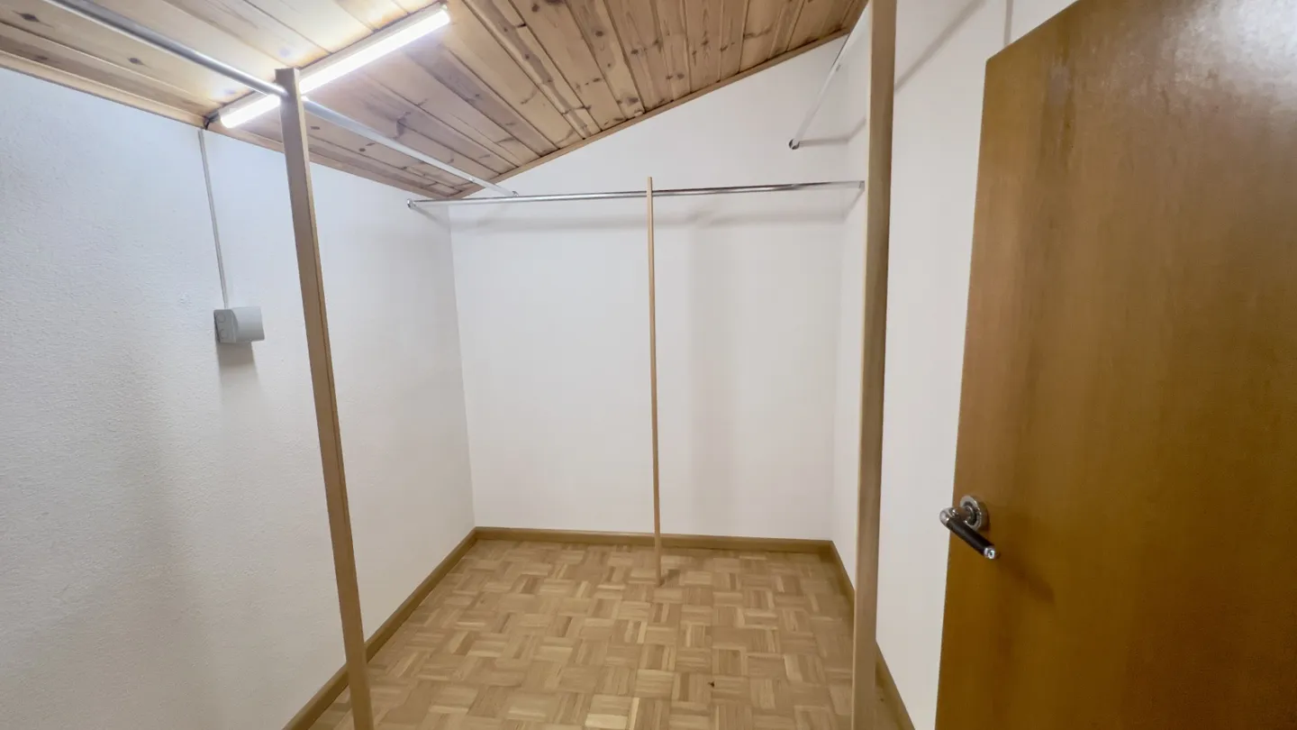 SPACIOUS 3.5-ROOM DUPLEX IN THE HEART OF PURASCA - Photo 7 of 11