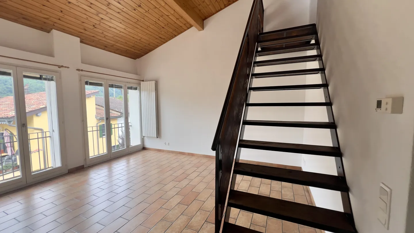 SPACIOUS 3.5-ROOM DUPLEX IN THE HEART OF PURASCA - Photo 4 of 11