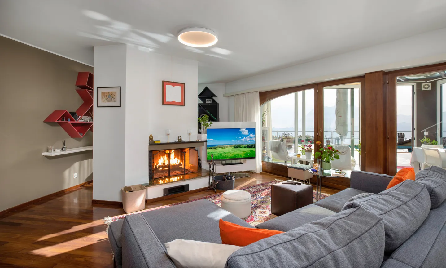 STUPENDA VILLA 6.5 LOCALI CON PISCINA E VISTA LAGO A BIOGGIO - Foto 2 von 9