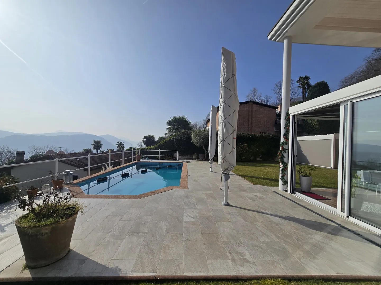 SPLENDID VILLA 6.5 ROOMS WITH LAKE VIEW AND POOL IN BIOGGIO - Photo 6 of 9