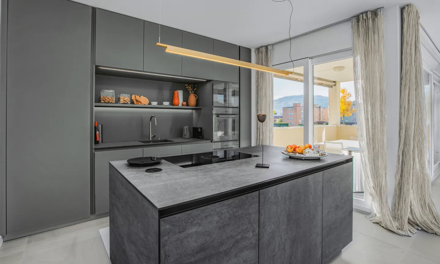 MODERNES 5,5 ZIMMER MIT GROSSER TERRASSE IN GRÜNER LAGE IN STABIO - Foto 4 von 10