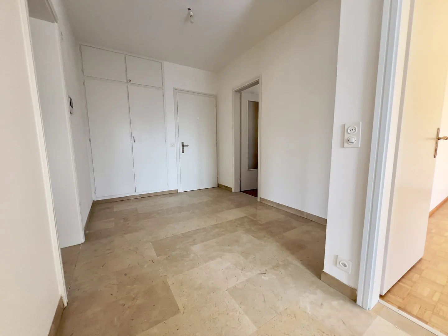 SPACIOUS 3.5-ROOM APARTMENT WITH GARAGE IN VIGANELLO - Photo 4 of 10
