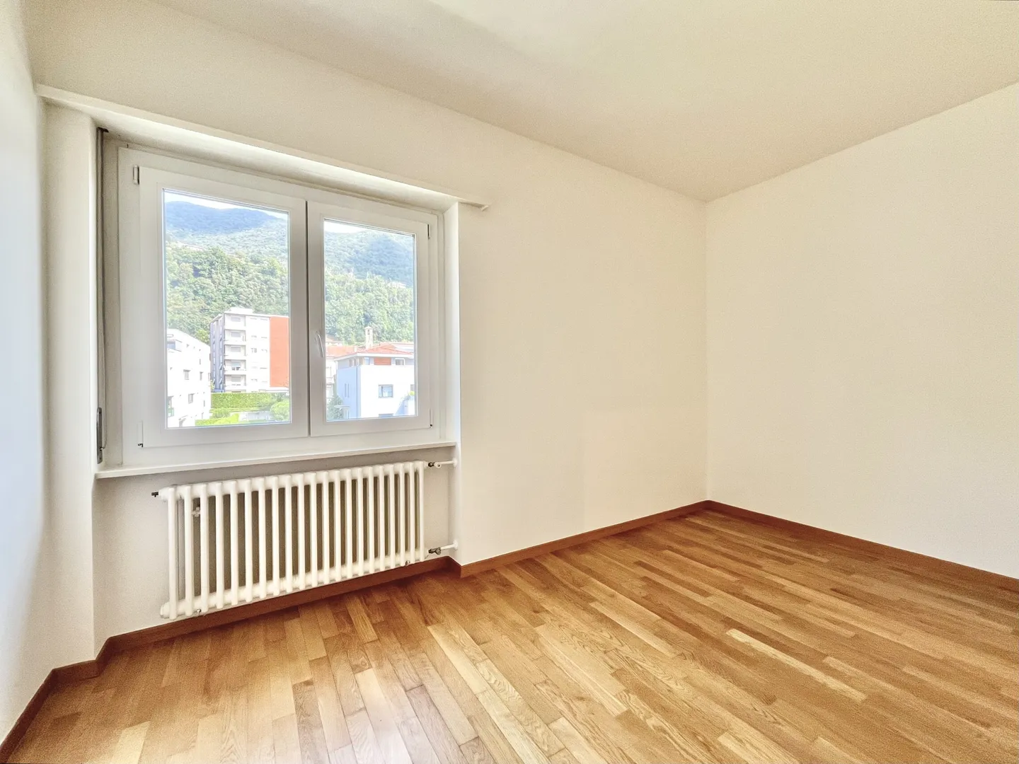 AFFITTASI ATTICO 3.5 LOCALI CON DUE BALCONI A MENDRISIO - Foto 2 di 10
