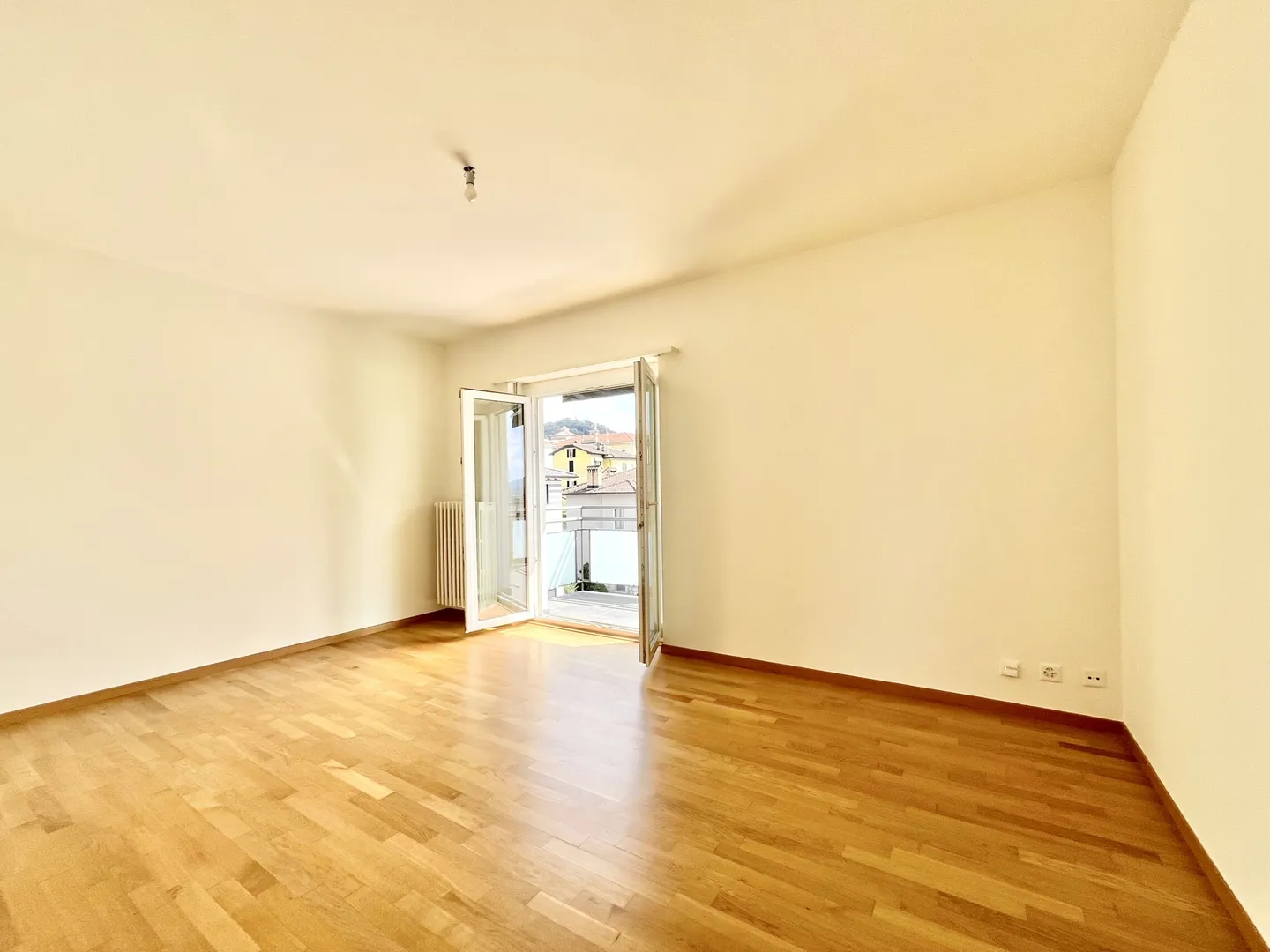 AFFITTASI ATTICO 3.5 LOCALI CON DUE BALCONI A MENDRISIO - Foto 4 di 10
