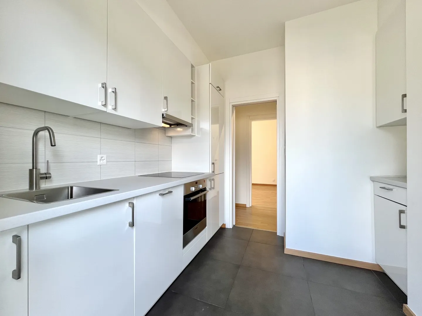 AFFITTASI ATTICO 3.5 LOCALI CON DUE BALCONI A MENDRISIO - Foto 5 di 10