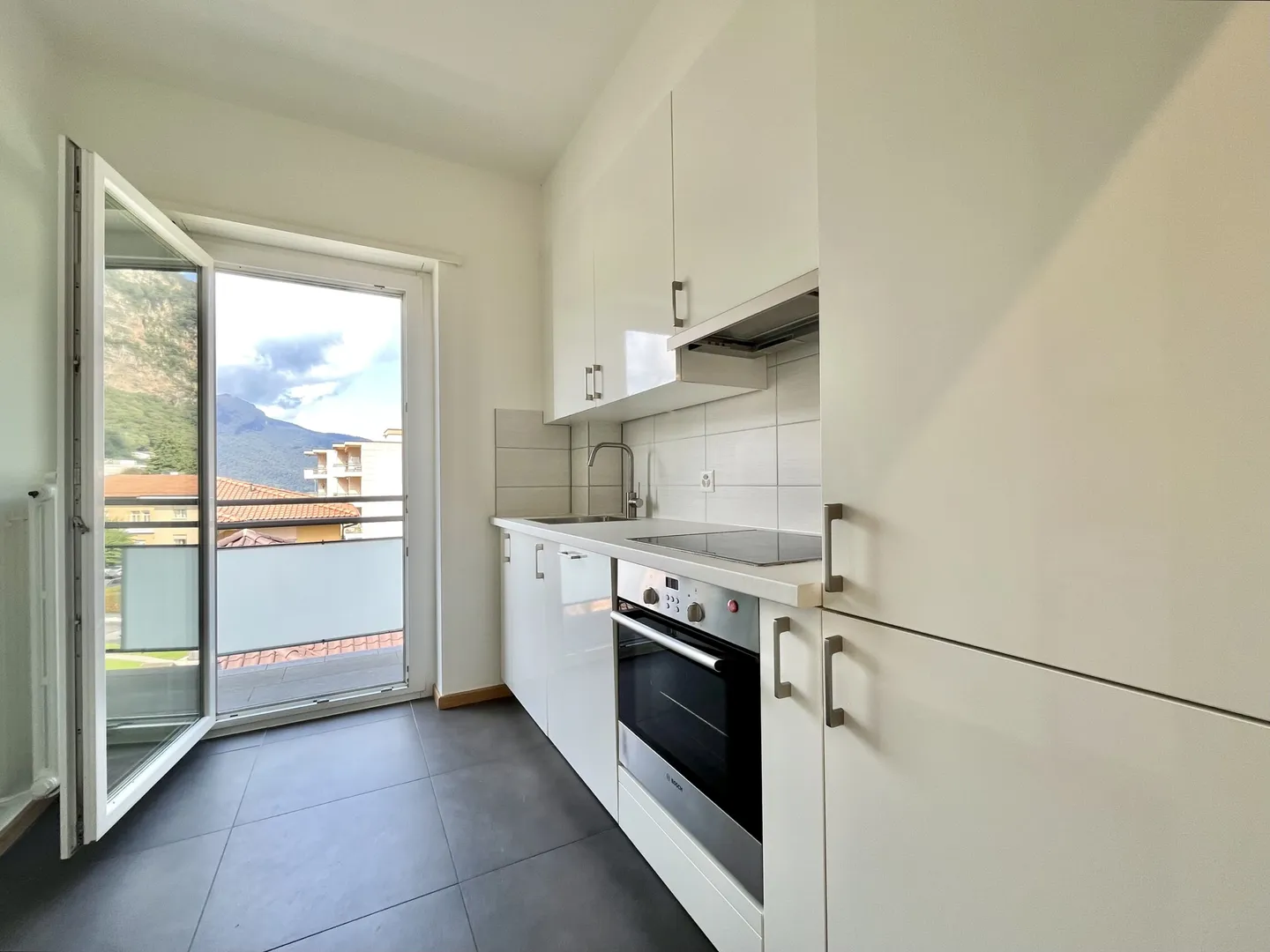AFFITTASI ATTICO 3.5 LOCALI CON DUE BALCONI A MENDRISIO - Foto 6 di 10