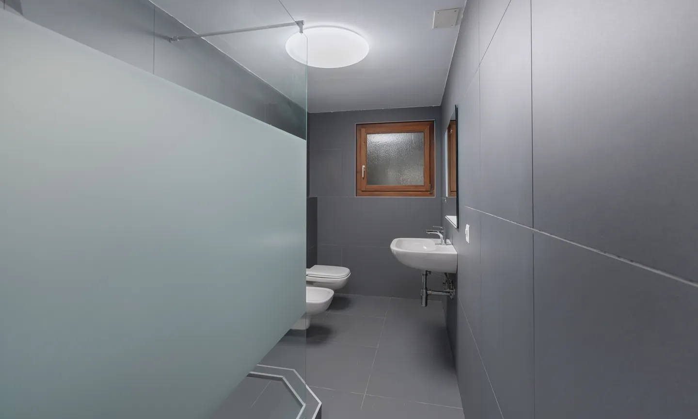 TWO-FAMILY HOUSE WITH 4.5 ROOMS PLUS TWO-ROOM APARTMENT IN AROGNO - Photo 8 of 9