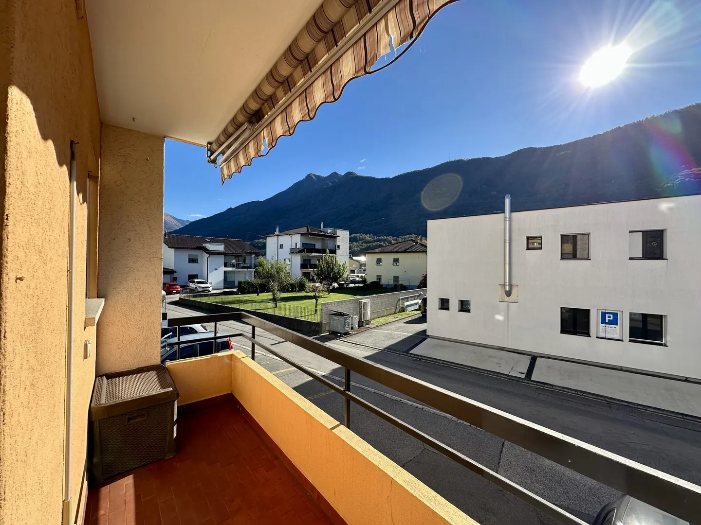 BRIGHT AND SPACIOUS 3.5 ROOMS WITH GARAGE IN SANT'ANTONINO - Photo 2 of 9