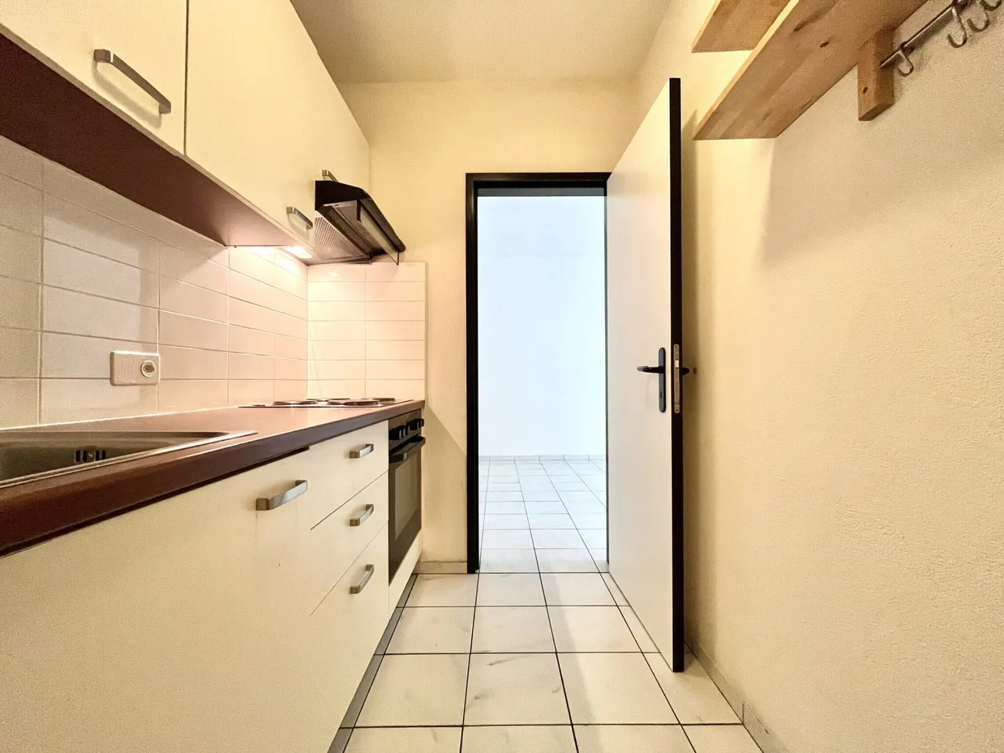 STUDIO MEUBLÉ AVEC BALCON DANS UN SECTEUR BIEN SERVI À CANOBBIO - Photo 7 sur 10