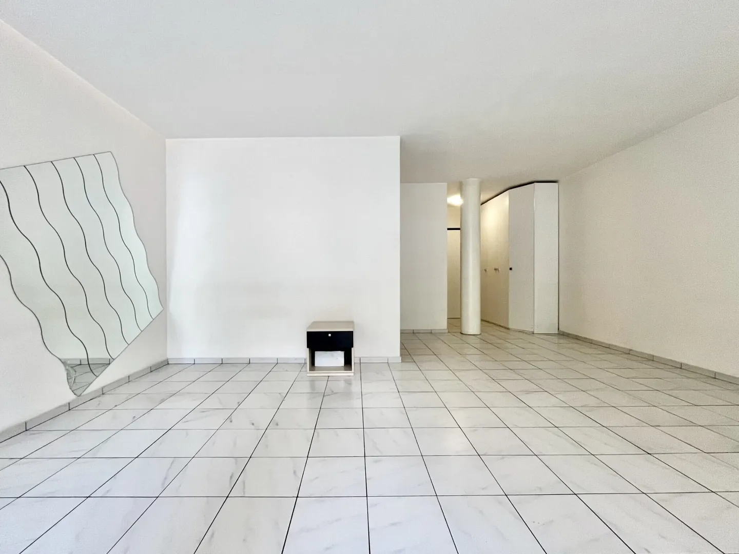 STUDIO MEUBLÉ AVEC BALCON DANS UN SECTEUR BIEN SERVI À CANOBBIO - Photo 2 sur 10