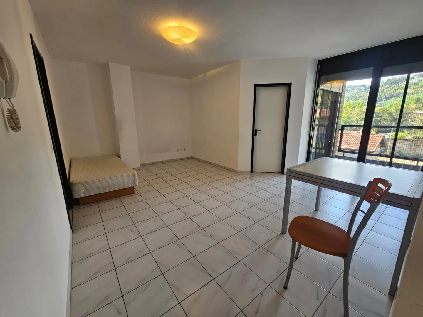 AMPIO 2.5 LOCALI ARREDATO CON BALCONE IN ZONA CORNAREDO - Foto 1 di 8