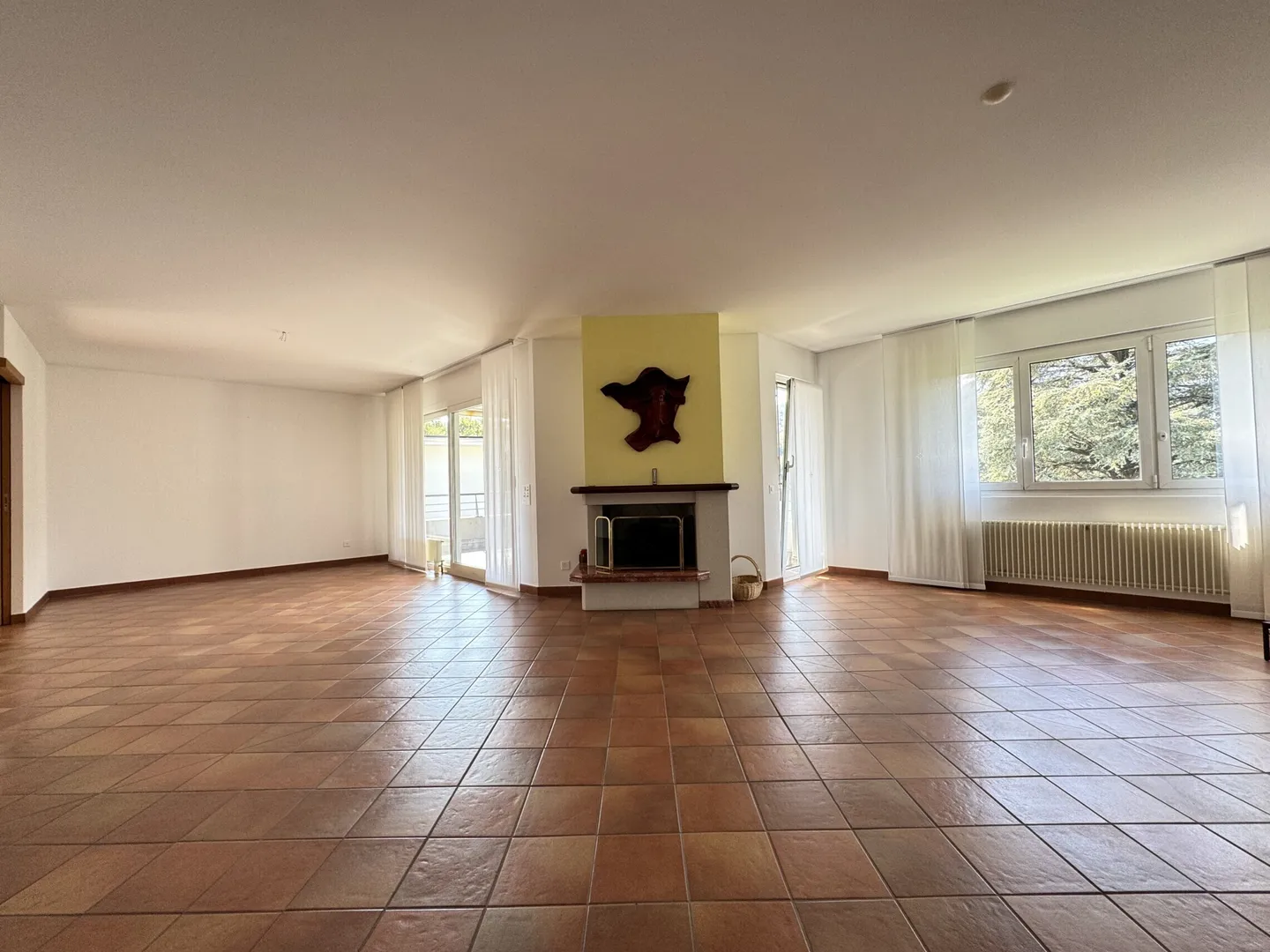 SPACIOUS ATTIC 4.5 IN RESIDENCE WITH POOL IN PONTE CAPRIASCA - Photo 2 of 9