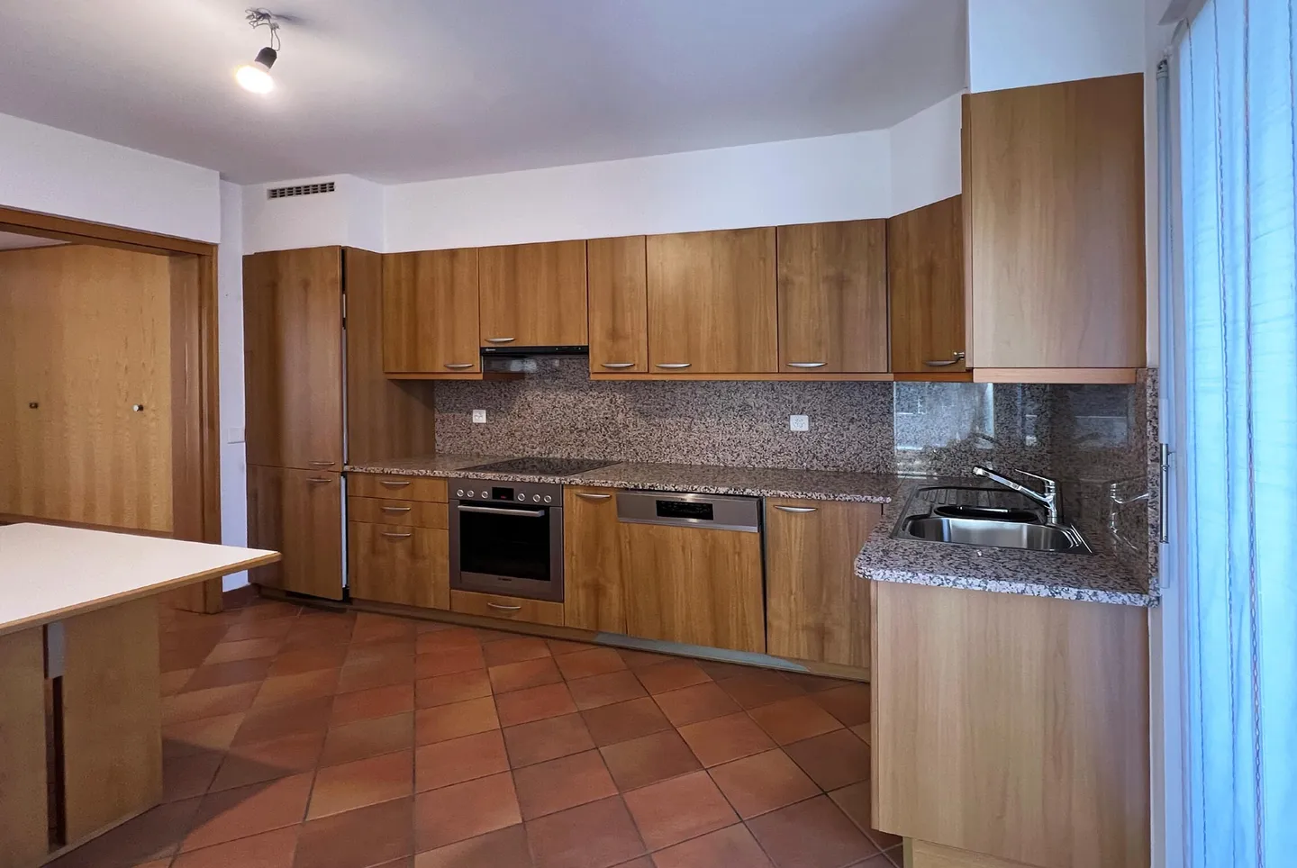 ATTICO SPACIEUX 4.5 PIÈCES AVEC TERRASSE À PONTE CAPRIASCA - Photo 4 sur 10