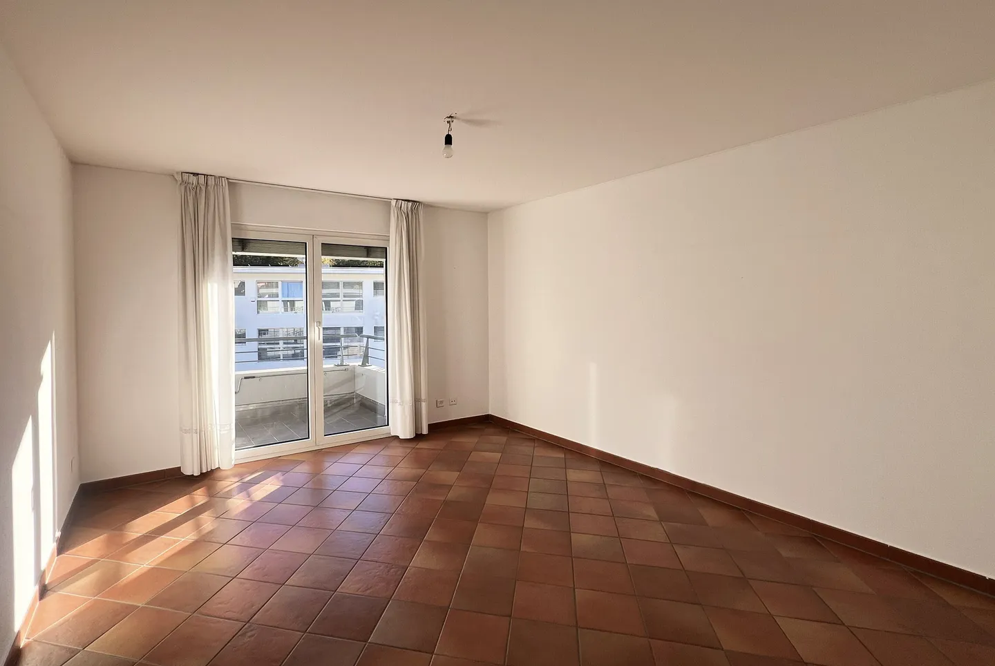 ATTICO SPACIEUX 4.5 PIÈCES AVEC TERRASSE À PONTE CAPRIASCA - Photo 5 sur 10