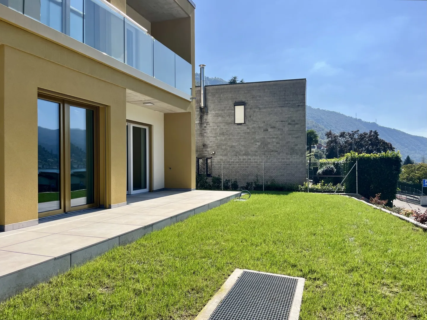 AMPIO 4.5 LOCALI CON GIARDINO E VISTA LAGO A BRUSINO ARSIZIO - Foto 1 di 10