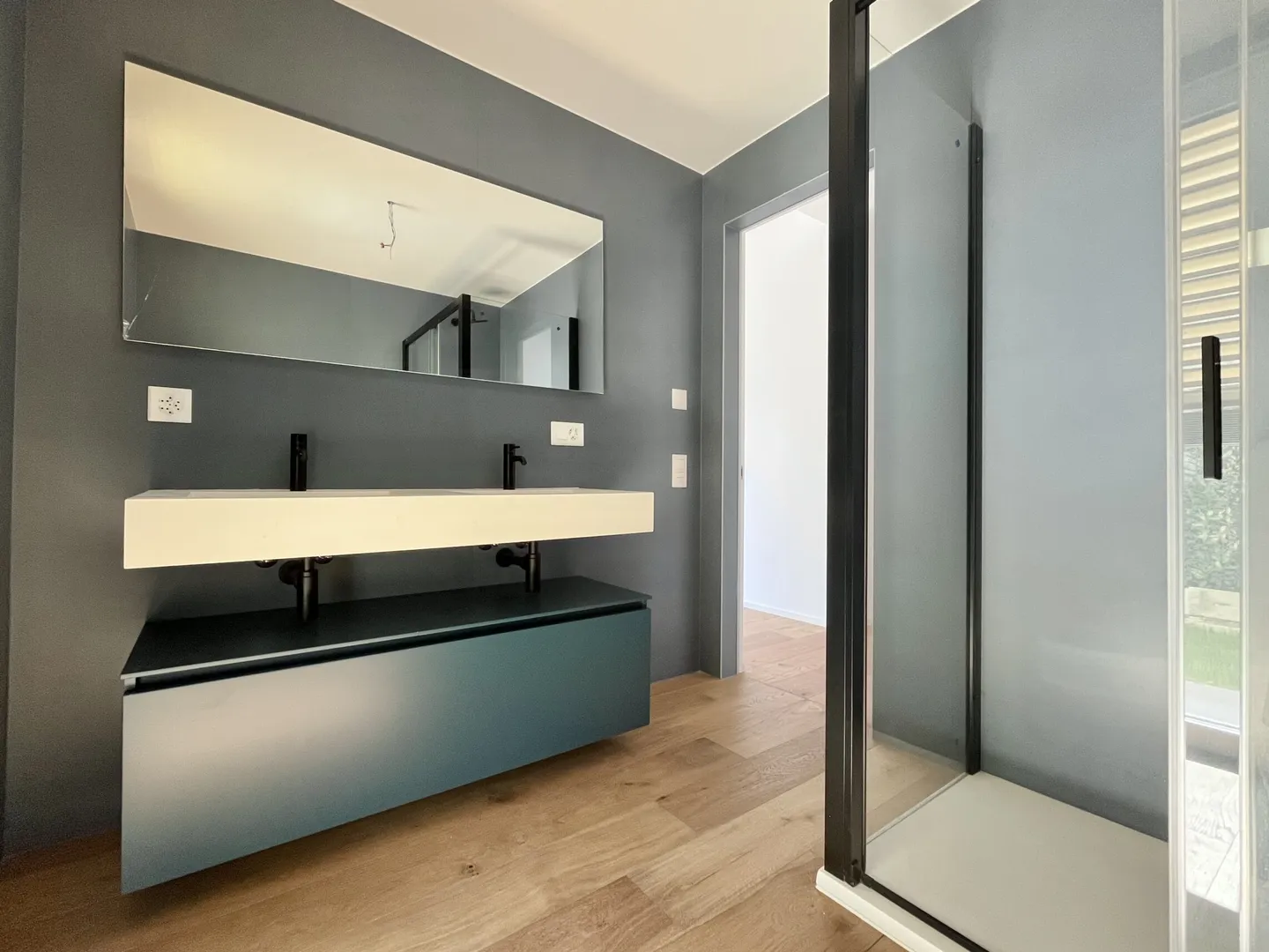 AMPIO 4.5 LOCALI CON GIARDINO E VISTA LAGO A BRUSINO ARSIZIO - Foto 9 di 10