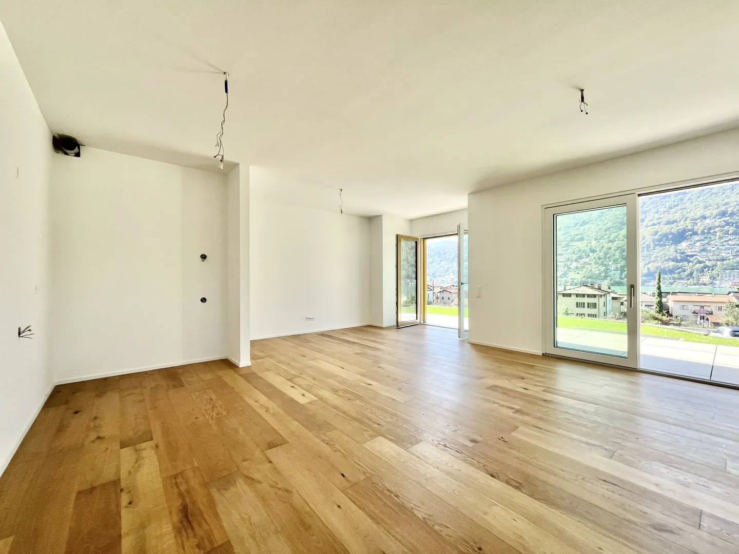 AMPIO 4.5 LOCALI CON GIARDINO E VISTA LAGO A BRUSINO ARSIZIO - Foto 4 di 10