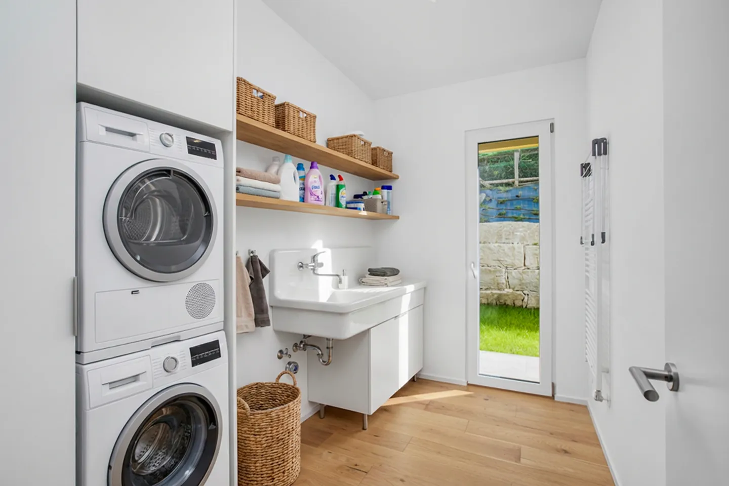 GERÄUMIGE 4.5 ZIMMER MIT GARTEN UND SEEBLICK IN BRUSINO ARSIZIO - Foto 5 von 9