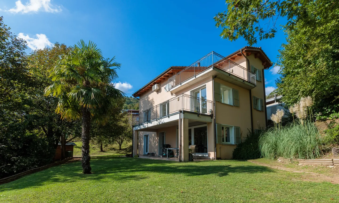 VILLA UNI/BIFAMILIARE 7.5 LOCALI VISTA LAGO A NEGGIO - Foto 4 di 9