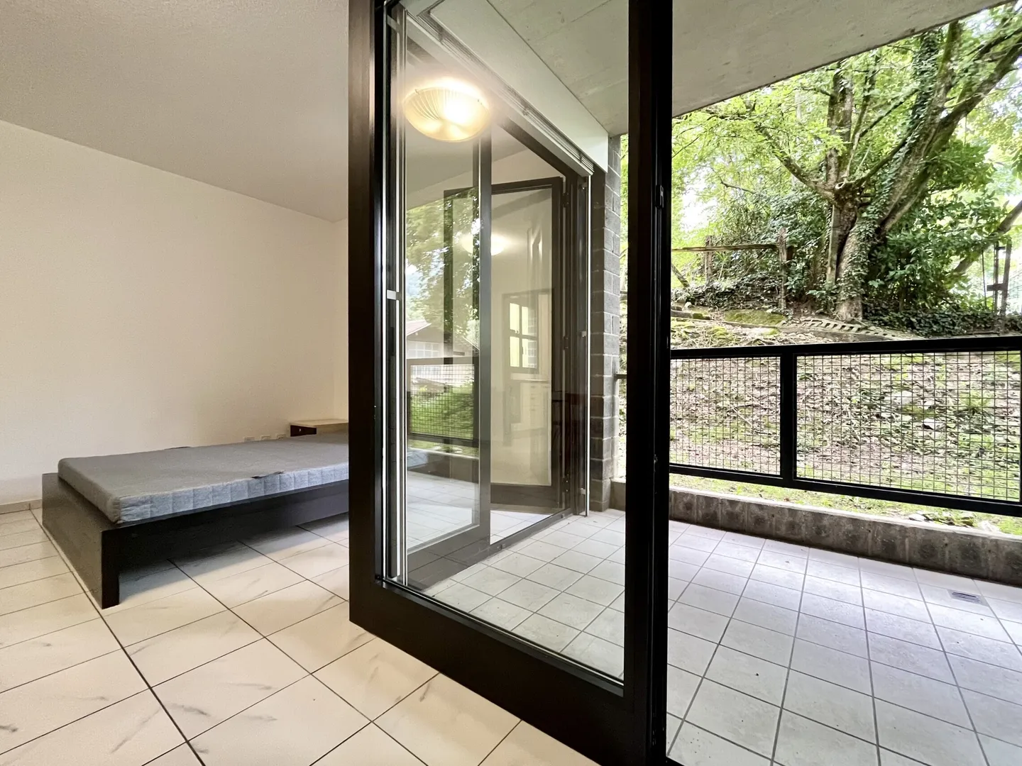 FOR RENT STUDIO APARTMENT WITH GARDEN IN CORNAREDO AREA IN LUGANO - Photo 2 of 10
