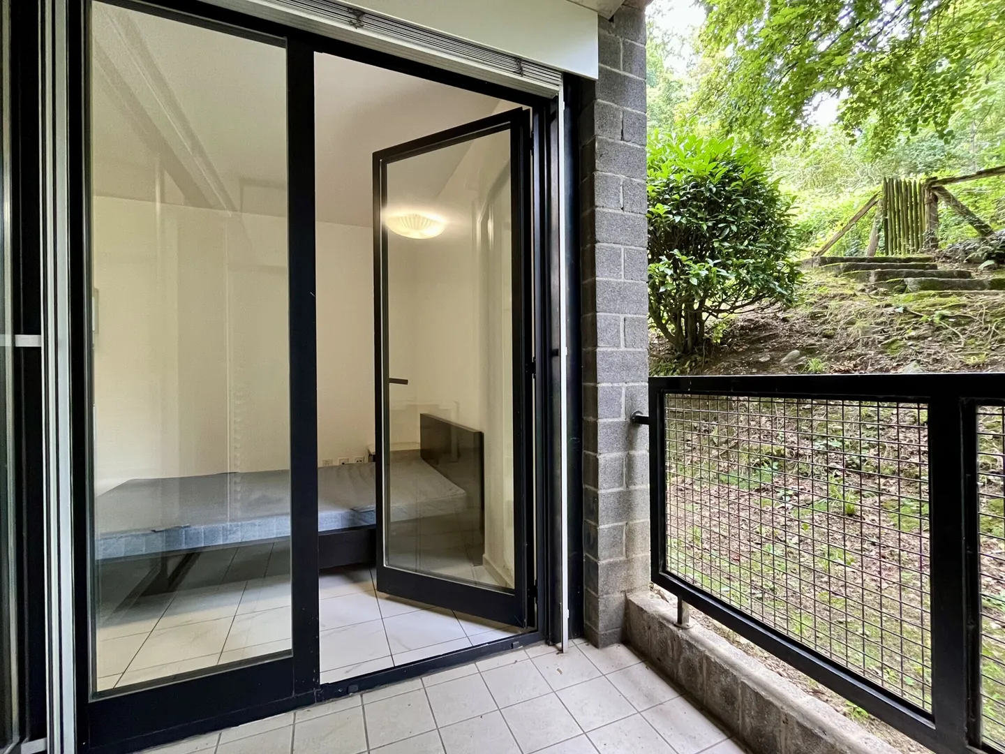 FOR RENT STUDIO APARTMENT WITH GARDEN IN CORNAREDO AREA IN LUGANO - Photo 3 of 10
