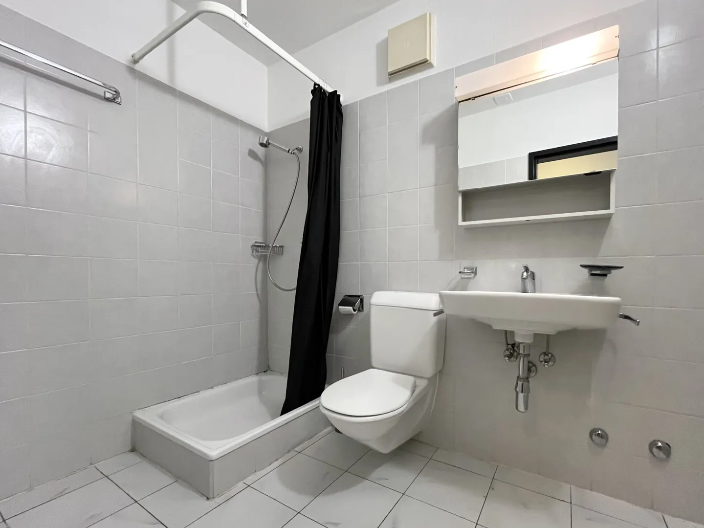 FOR RENT STUDIO APARTMENT WITH GARDEN IN CORNAREDO AREA IN LUGANO - Photo 8 of 10