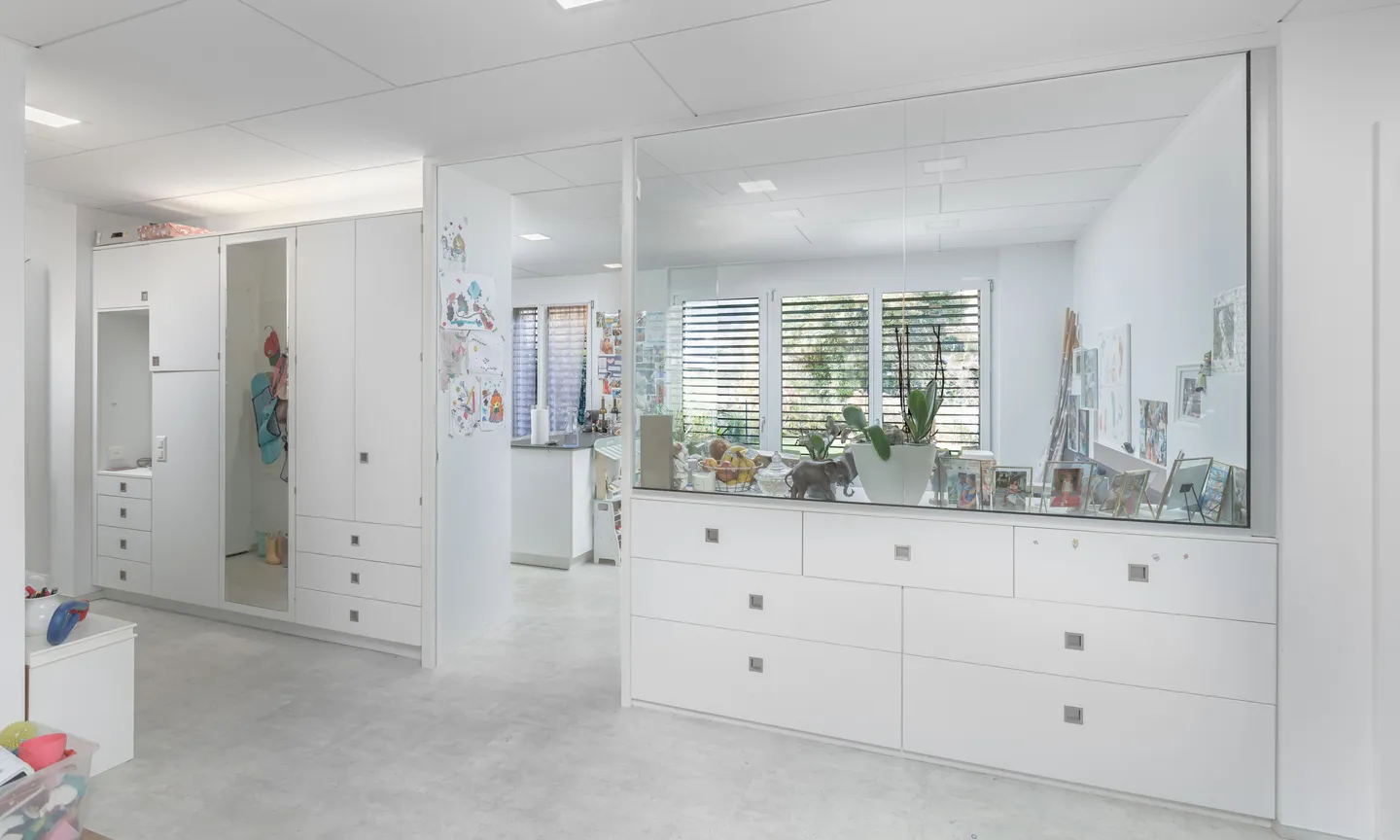 ELEGANTE APPARTAMENTO 4.5 LOCALI CON AMPIO GIARDINO A FIGINO - Foto 3 di 9