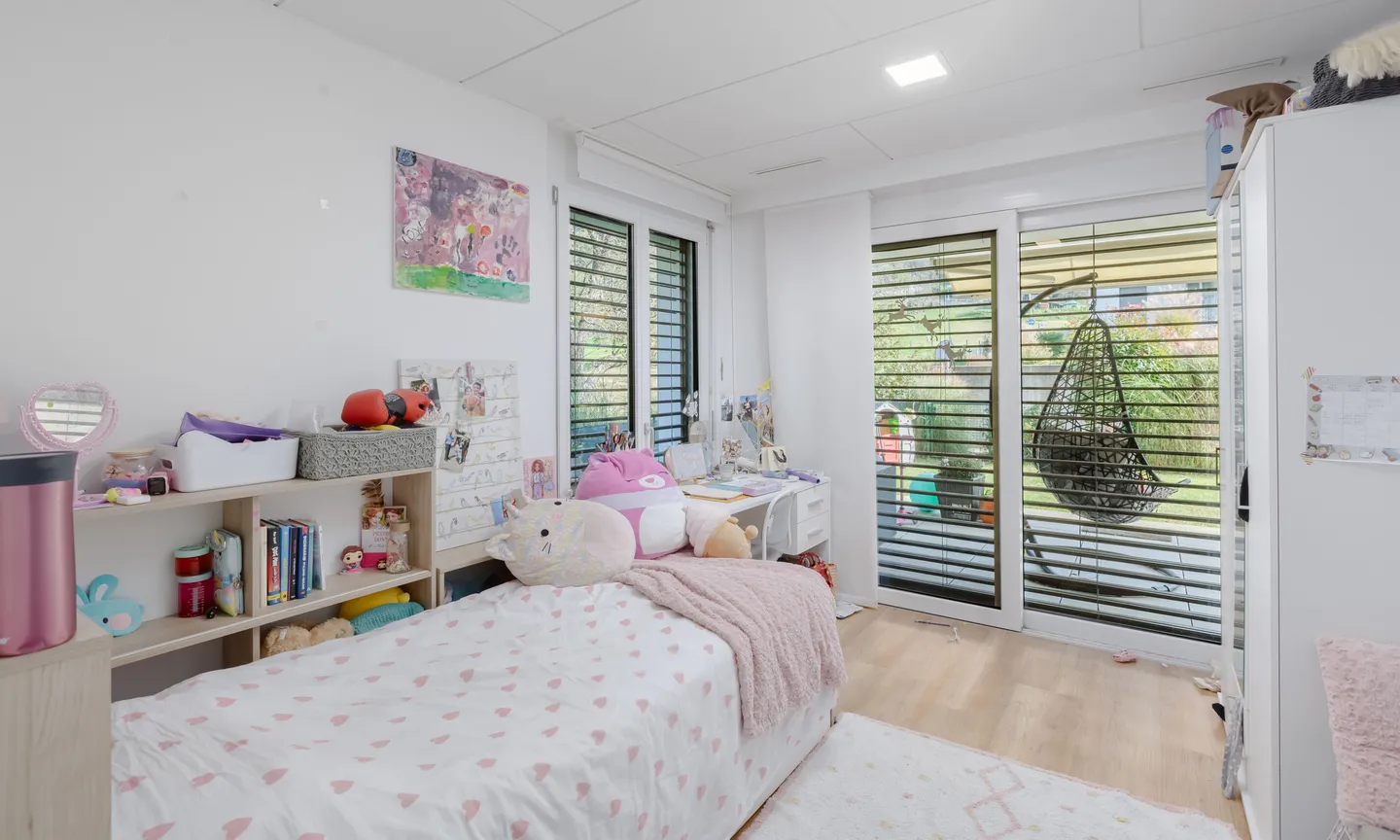 ELEGANTE APPARTAMENTO 4.5 LOCALI CON AMPIO GIARDINO A FIGINO - Foto 7 di 9