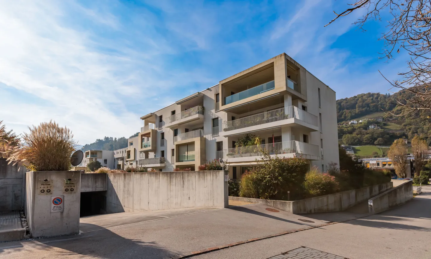 ELEGANT 4.5 ROOMS WITH LARGE GARDEN IN LUGANO FIGINO - Photo 9 of 9