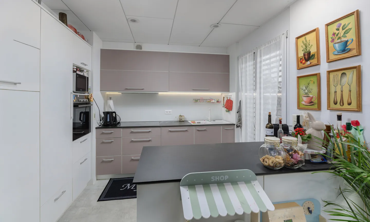 BEAUTIFUL 4.5 WITH LARGE PRIVATE GARDEN IN LUGANO FIGINO - Photo 5 of 9