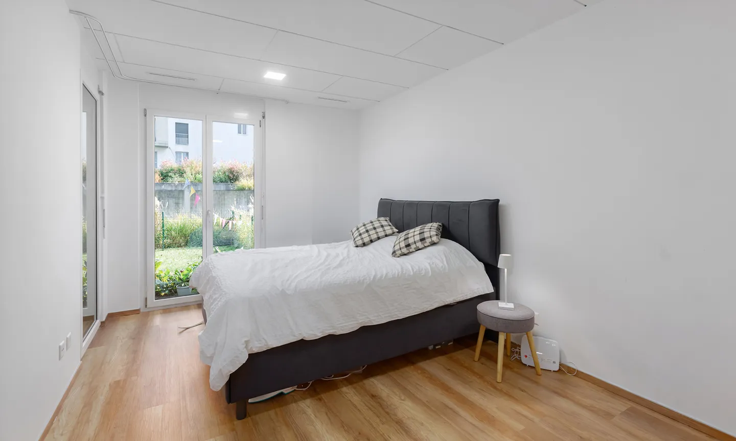 BEAUTIFUL 4.5 WITH LARGE PRIVATE GARDEN IN LUGANO FIGINO - Photo 6 of 9