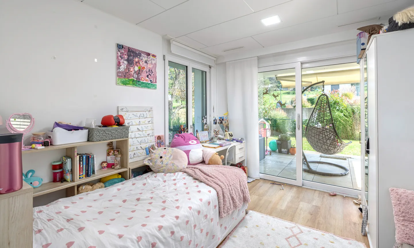 BEAUTIFUL 4.5 WITH LARGE PRIVATE GARDEN IN LUGANO FIGINO - Photo 7 of 9