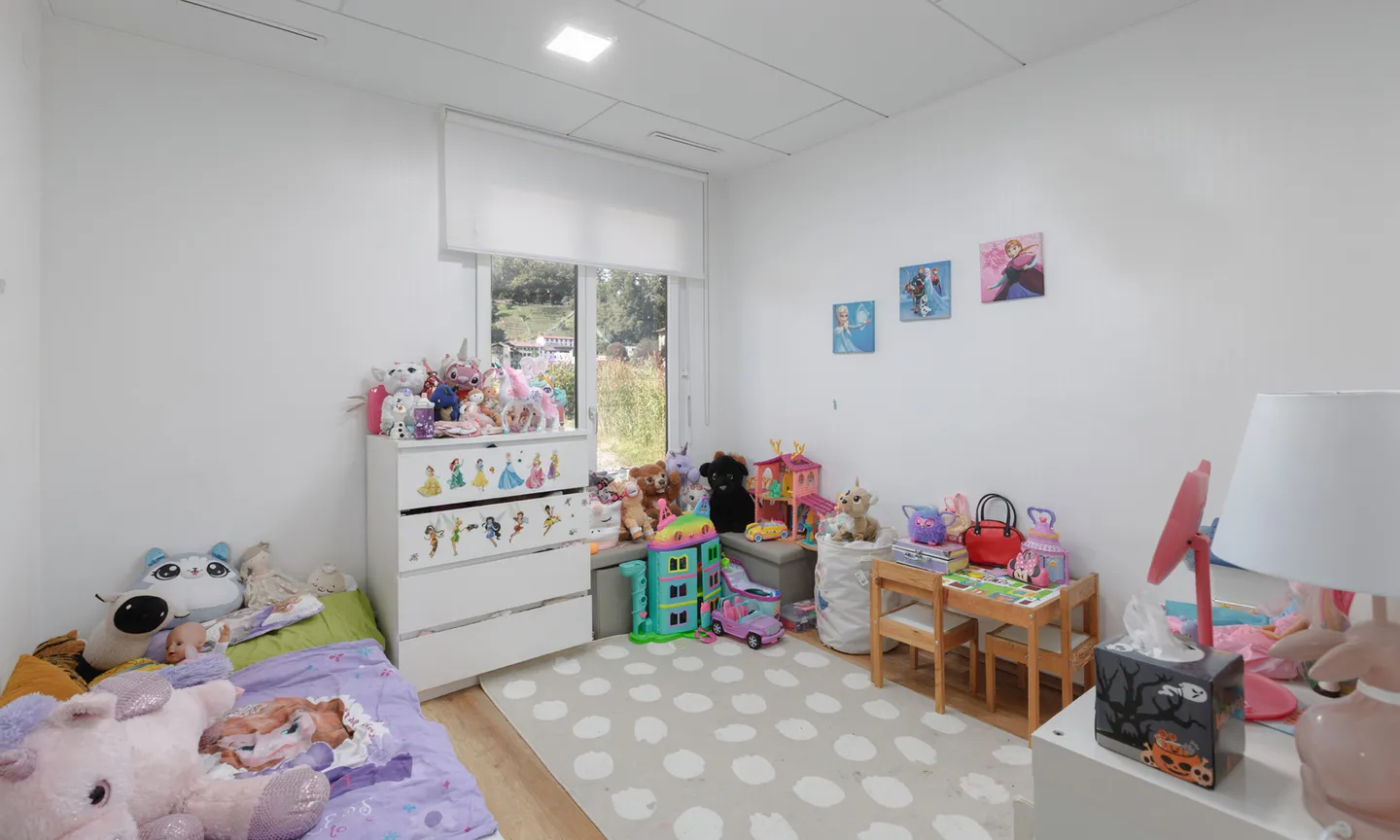 BEAUTIFUL 4.5 WITH LARGE PRIVATE GARDEN IN LUGANO FIGINO - Photo 8 of 9