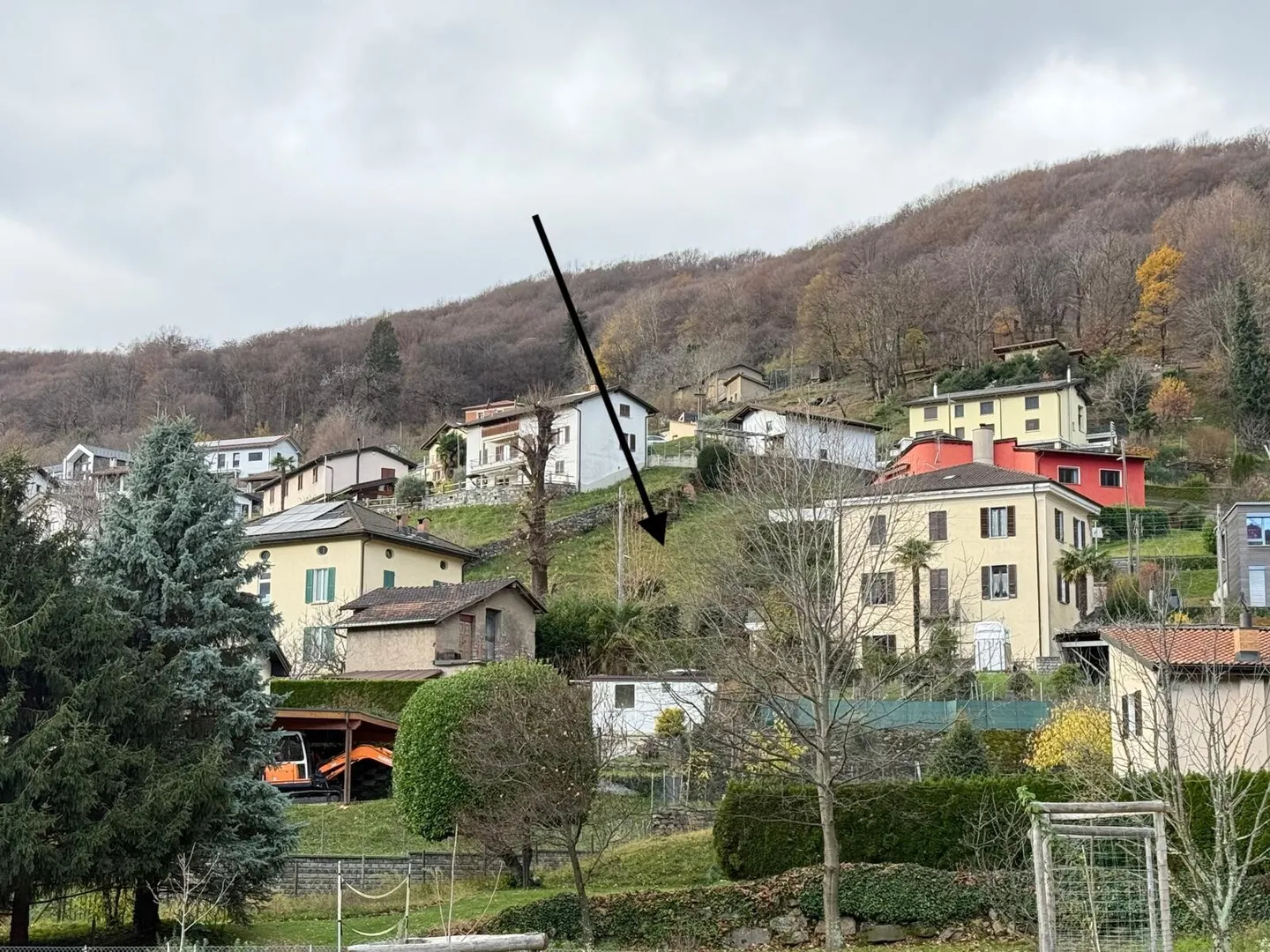 BUILDABLE LAND OF ABOUT 510 SQM IN AROGNO IN VAL MARA - Photo 3 of 4