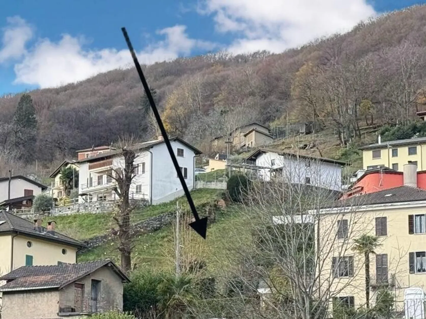 BUILDABLE LAND OF 510 SQM IN A BEAUTIFUL LOCATION IN AROGNO - Photo 3 of 4