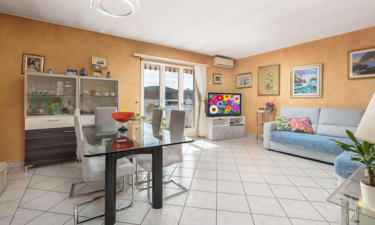 GELEGENHEIT - 4.5 ZIMMER WOHNUNG IN STABIO - Foto 1 von 10