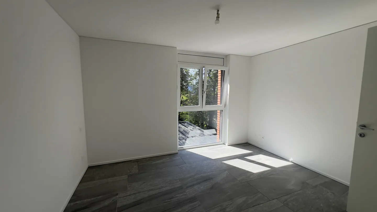 MODERNO APPARTAMENTO 3.5 LOCALI CON BOX A CADRO - Foto 6 di 9