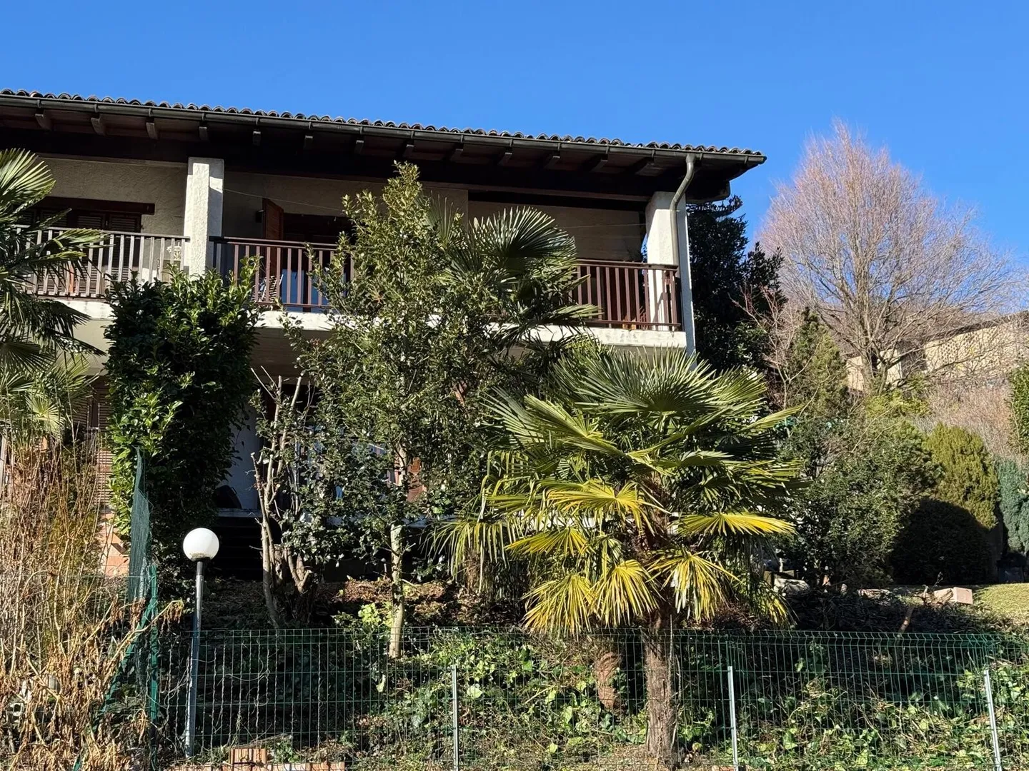 BELLE VILLA 4 CHAMBRES AVEC 2 TERRASSES ET JARDIN À AROGNO - Photo 12 sur 13