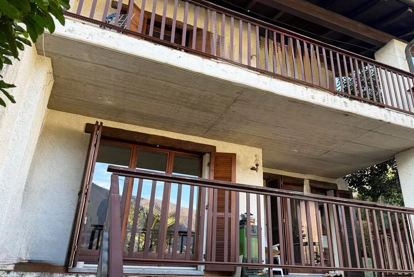 BELLE VILLA 4 CHAMBRES AVEC 2 TERRASSES ET JARDIN À AROGNO - Photo 5 sur 10