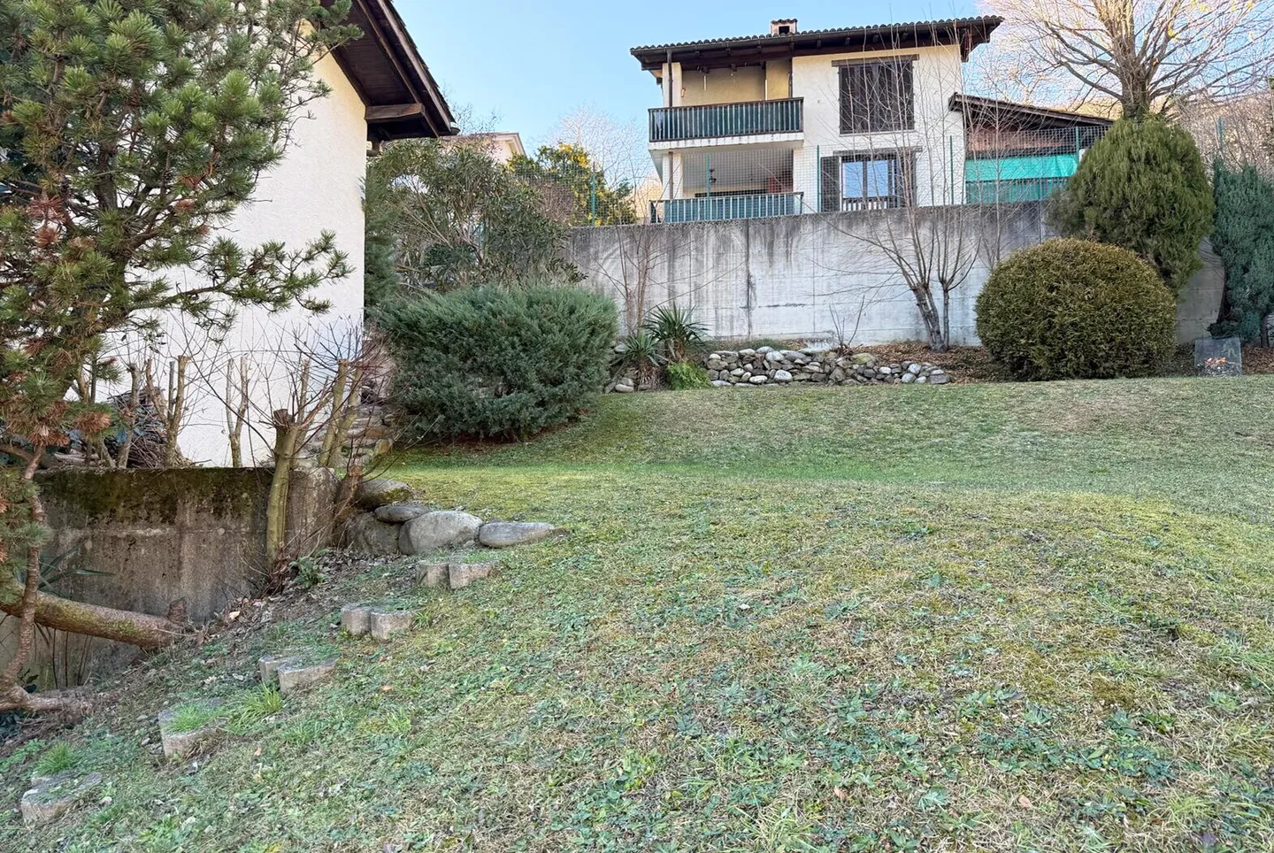 BELLE VILLA 4 CHAMBRES AVEC 2 TERRASSES ET JARDIN À AROGNO - Photo 7 sur 10