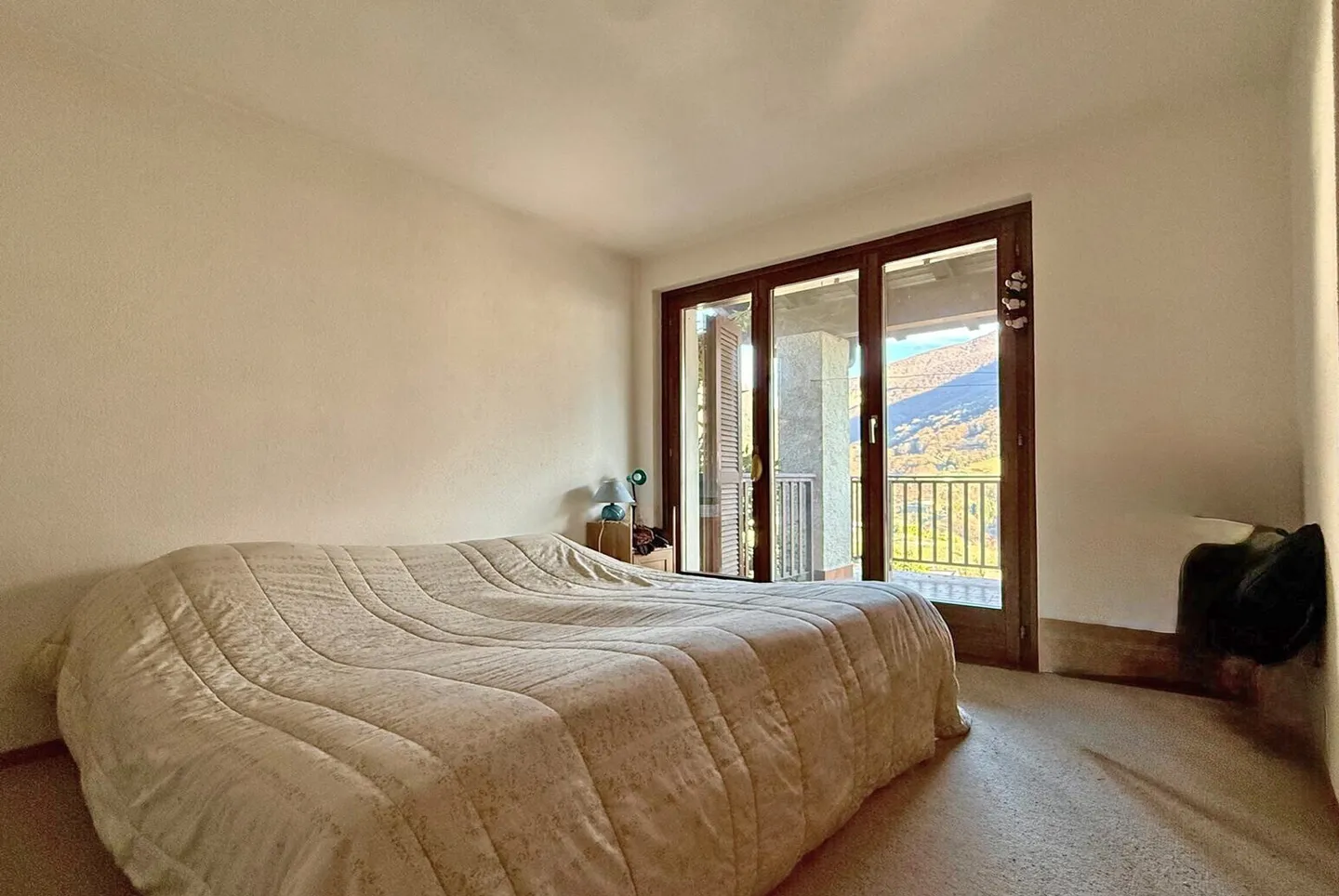BELLE VILLA 4 CHAMBRES AVEC 2 TERRASSES ET JARDIN À AROGNO - Photo 9 sur 10