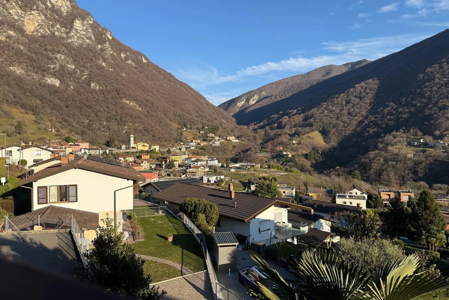 BELLE VILLA 4 CHAMBRES AVEC 2 TERRASSES ET JARDIN À AROGNO - Photo 10 sur 10