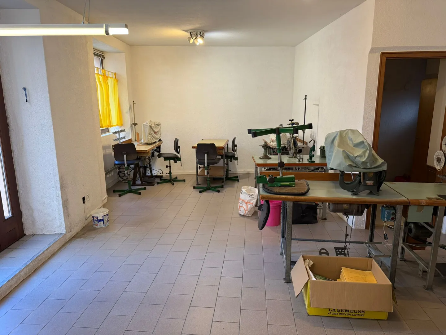 AMPIO E COMODO BILOCALE DA RISTRUTTURARE A CASLANO - Foto 3 di 7