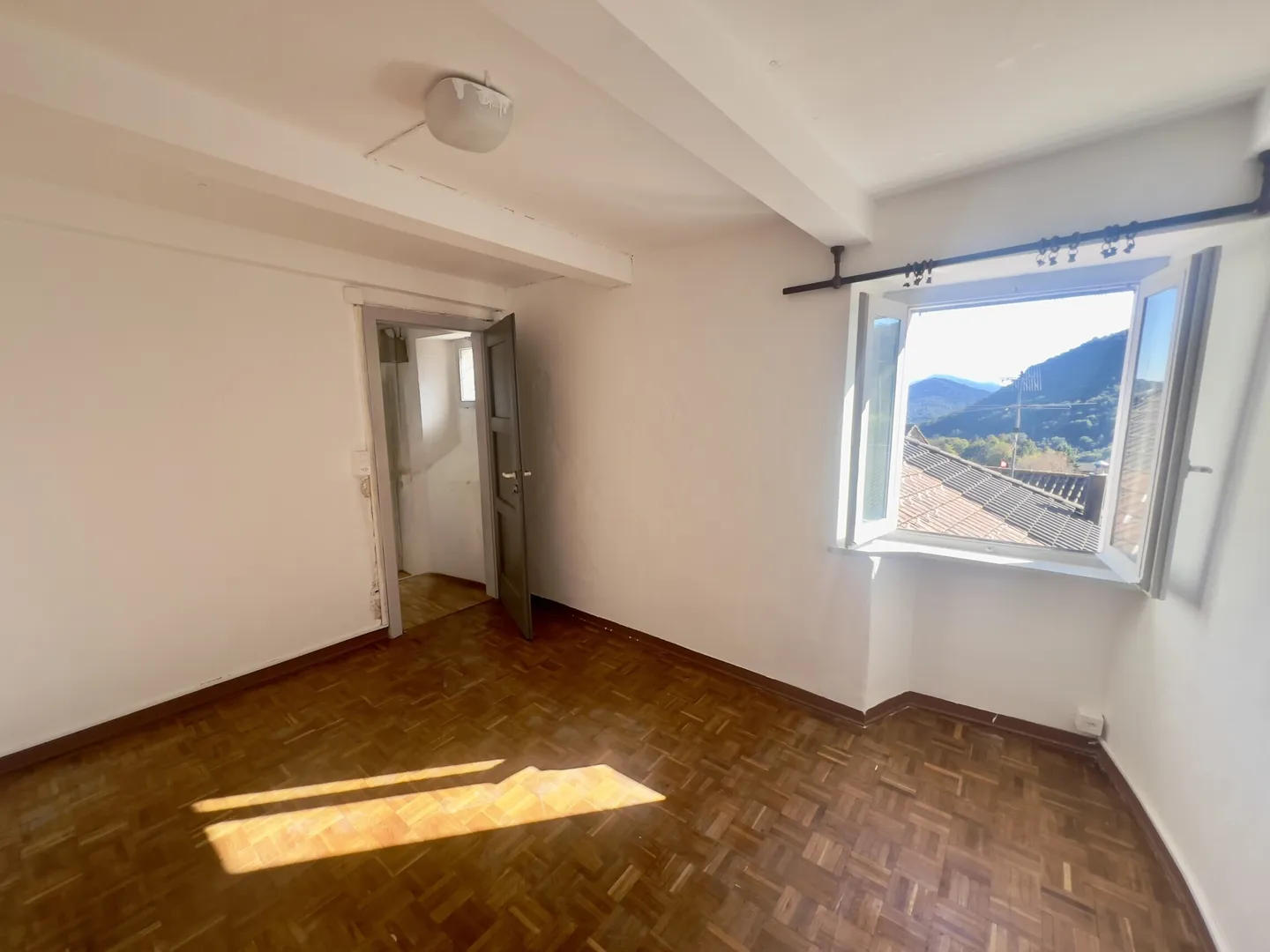 HAUS MIT 4 ZIMMERN UND DACHBODEN IN MIGLIEGLIA - Foto 5 von 10