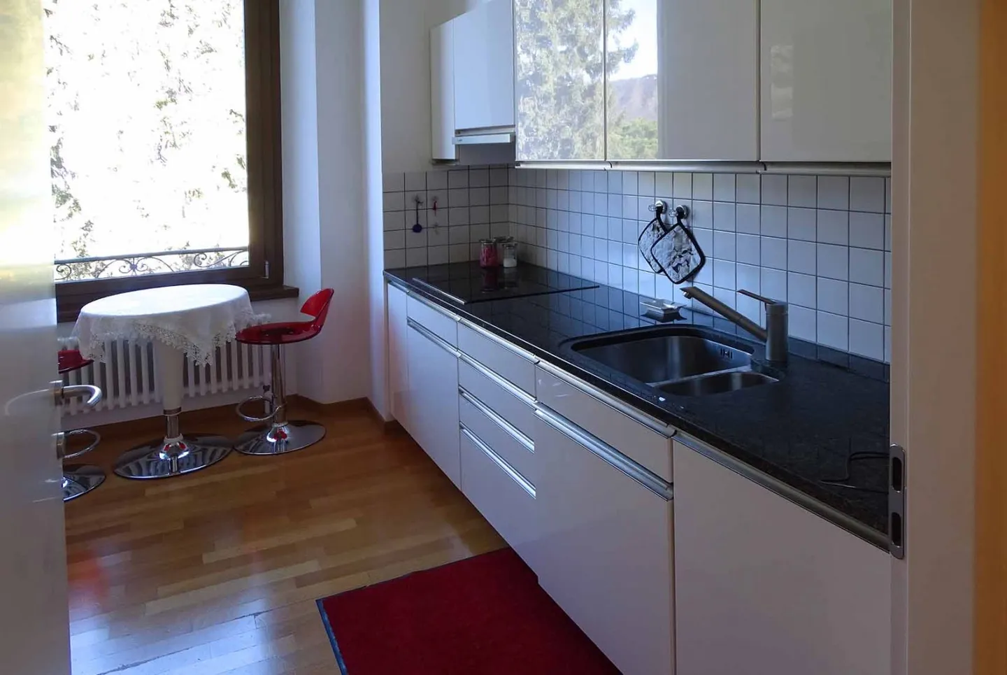 GERÄUMIGE 2.5 ZIMMER IN EINER PRESTIGETRÄCHTIGEN WOHNANLAGE IN MAROGGIA - Foto 3 von 10