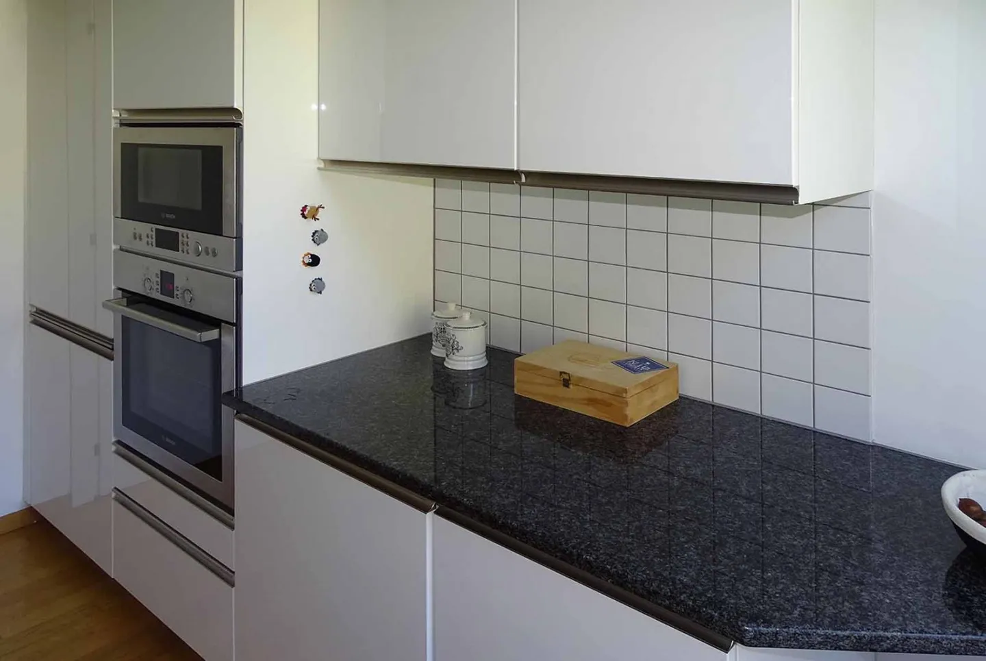 GERÄUMIGE 2.5 ZIMMER IN EINER PRESTIGETRÄCHTIGEN WOHNANLAGE IN MAROGGIA - Foto 4 von 10