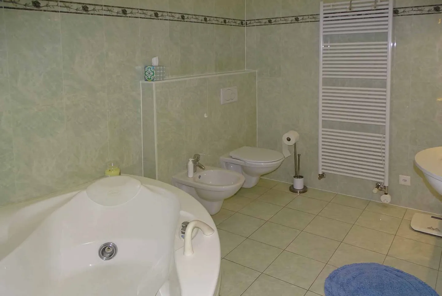 GERÄUMIGE 2.5 ZIMMER IN EINER PRESTIGETRÄCHTIGEN WOHNANLAGE IN MAROGGIA - Foto 7 von 10