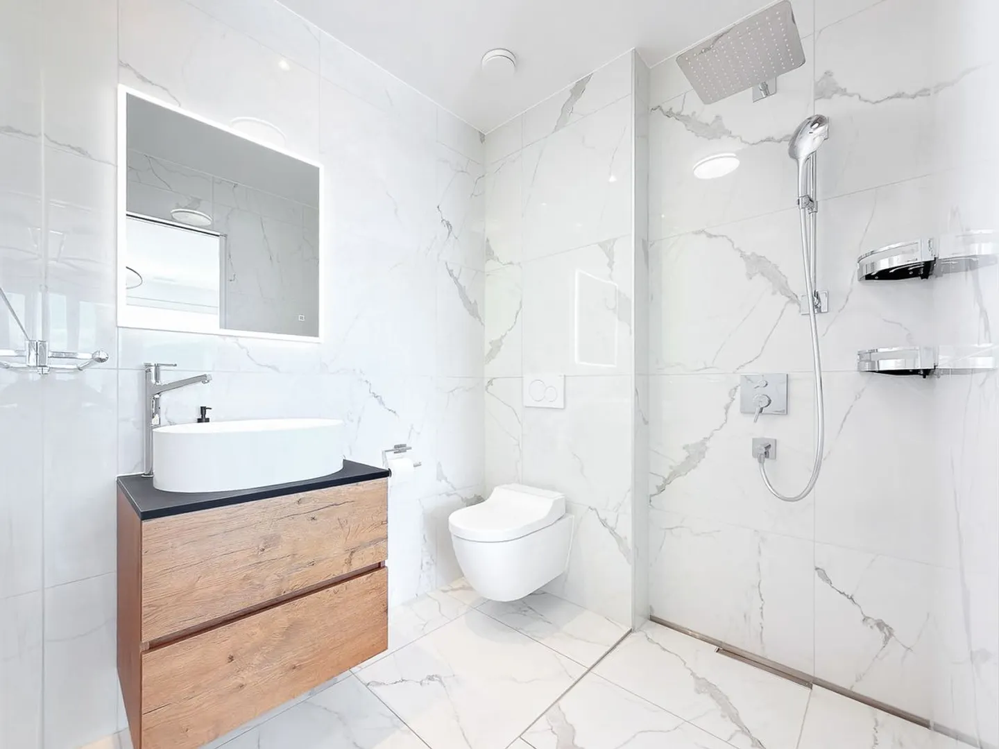 Modernes 2,5-Zimmer-Apartment mit einer 45 m² Terrasse und atemberaubendem Blick - Foto 5 von 7