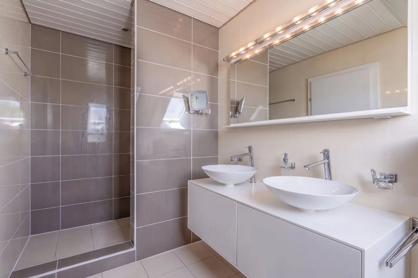 Spacious quiet terraced house in Etoy - Photo 7 of 11